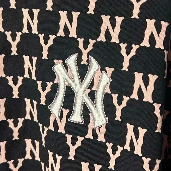 MLB New York YANKEES Monogram Embossed Sweatshirt Small Black & Pink Baseball - Picture 2 of 13